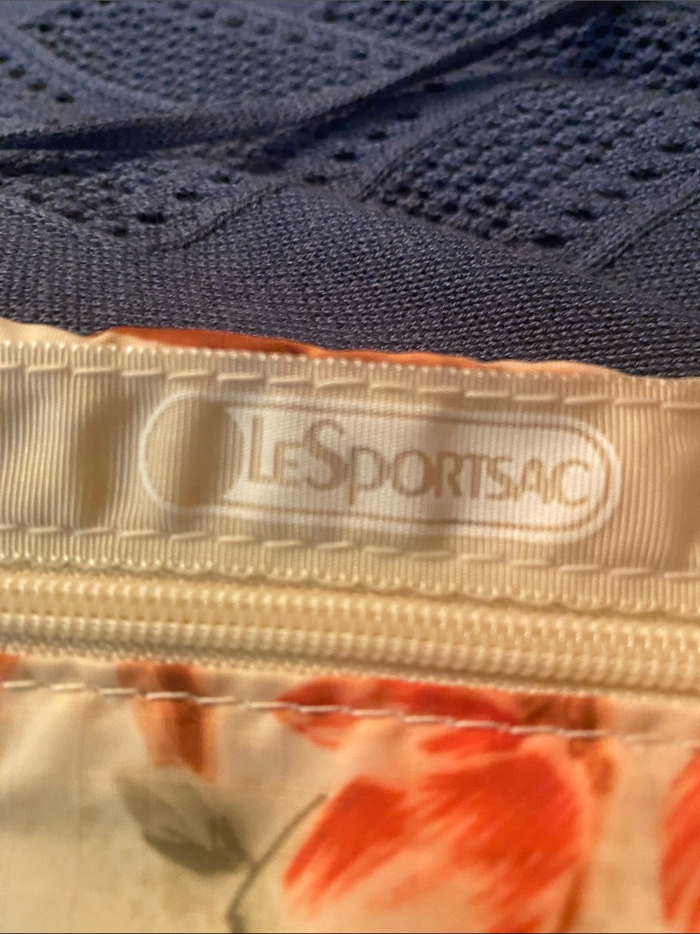 Vintage LeSportsac Ivory Red Floral Nylon Zip Pouch 1980s Old Logo - Picture 5 of 10